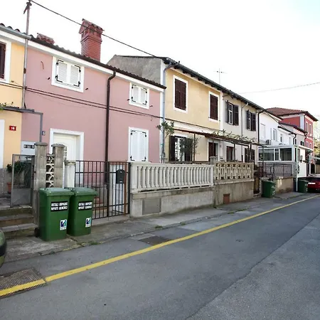 Svobode Apartment *